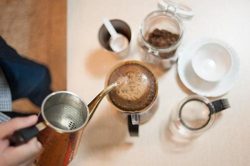 コーヒー用ドリップポットとケトルの素材（ホーロー・銅）別特徴とは