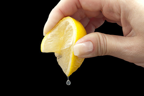 【レモン】の基本の切り方と絞り方。料理によって変える必要あり！