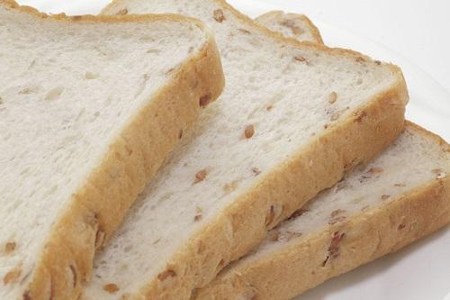 ライ麦パンは食パンが食べやすい！？特徴や食べ方のポイントとは？