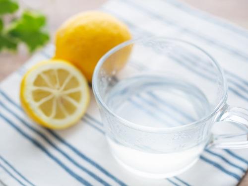 レモン白湯は身体にいい？気になる効果と作り方を詳しく紹介