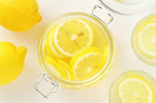 レモン酢を作ってみよう！気になる効果やレモンと酢との違いも紹介