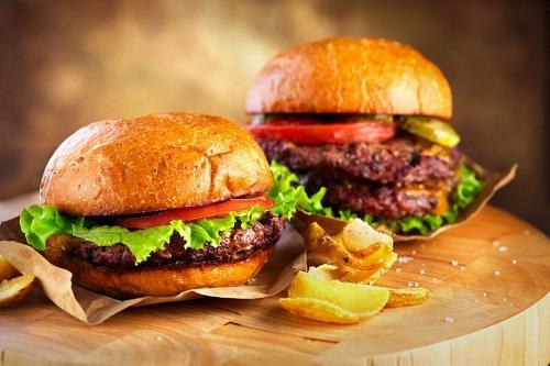 ハンバーガーのカロリーを徹底比較！減量中に食べたいときは？