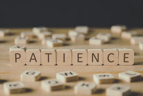 「PATIENCE（忍耐）」の文字の写真