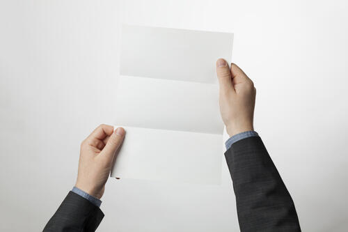 書類を郵送する際の折り方とは？封筒の種類別に正しい手順を解説！