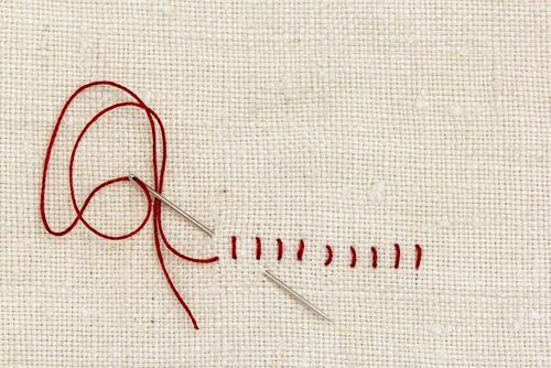 まつり縫いとはどんな縫い方？手縫いとミシンのやり方とコツを解説！	
