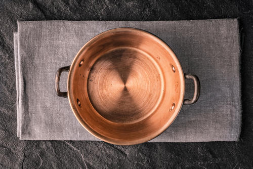 銅鍋の掃除方法。酢と塩を使ったサビを落とす簡単な方法。