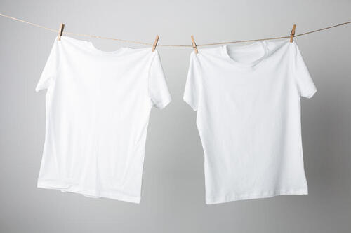 Tシャツを白くする方法。黄ばみの原因と漂白方法を解説