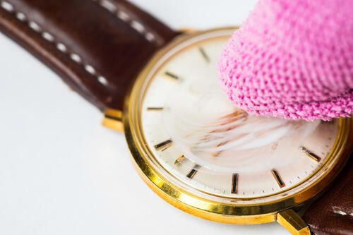 腕時計の掃除は自宅でもできる！簡単な掃除方法や注意点を解説