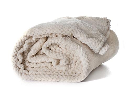 毛布は洗濯機で簡単に洗える！容量の見方や手洗い、干し方も徹底解説