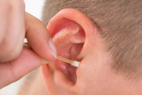耳掃除は必要ない？耳掃除の正しい頻度とやり方を解説