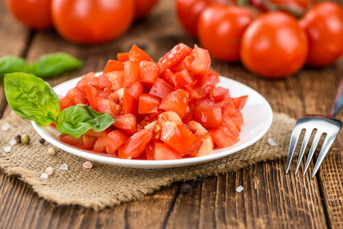 トマトサラダの正しい保存方法は 作りすぎても安心 食 料理 オリーブオイルをひとまわし