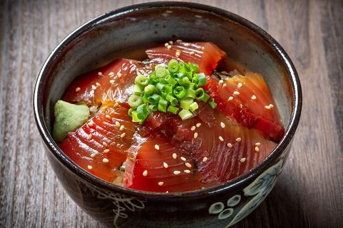 まぐろ漬け丼