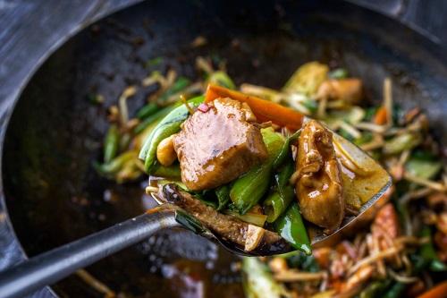 炒め野菜と鶏庚宝