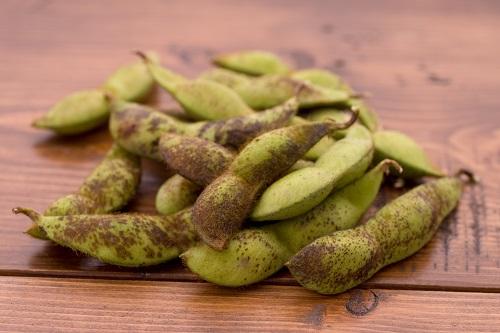 黒枝豆ってなに 普通の枝豆との違いや美味しい茹で方などを紹介 食 料理 オリーブオイルをひとまわし