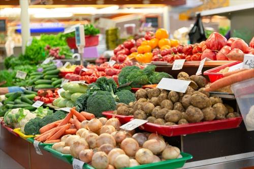 ファーマーズマーケットでの新鮮な野菜