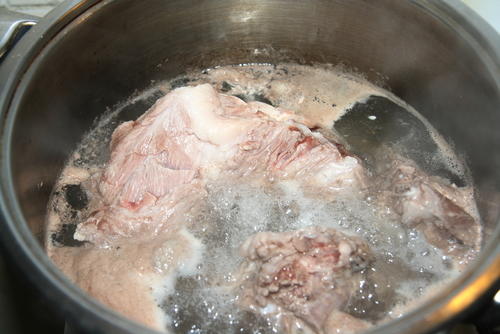 肉のアク取りのコツ知ってた 肉汁を出さない方法も知っていると便利 食 料理 オリーブオイルをひとまわし