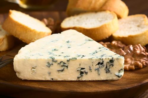 ブルーチーズ とはどんなチーズ 特徴や美味しい食べ方 保存方法を紹介 食 料理 オリーブオイルをひとまわし