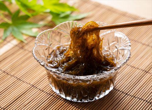 生もずくの食べ方や下処理方法は 沖縄の磯の香りを味わおう 食 料理 オリーブオイルをひとまわし