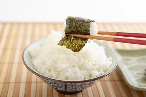 海苔 のカロリーと糖質量 焼き海苔と味付けの海苔での違いも解説 食 料理 オリーブオイルをひとまわし