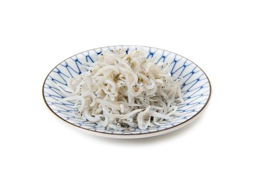 白魚ってどんな魚 美味しい食べ方やしろうおとの違いも紹介 食 料理 オリーブオイルをひとまわし