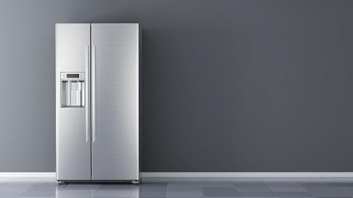 モダンなステンレス製の冷蔵庫
