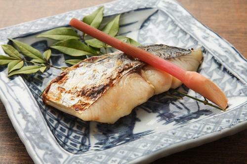 新鮮なカンパチはどう食べる 美味しい食べ方やアレンジを紹介 食 料理 オリーブオイルをひとまわし