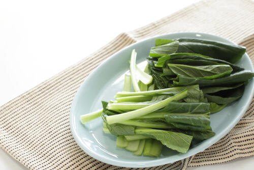 青菜炒めとは 使う青菜の種類や簡単で美味しい作り方などを解説 食 料理 オリーブオイルをひとまわし