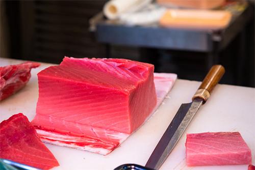 マグロの柵取りのやり方とは 保存方法と美味しい食べ方も知りたい 食 料理 オリーブオイルをひとまわし