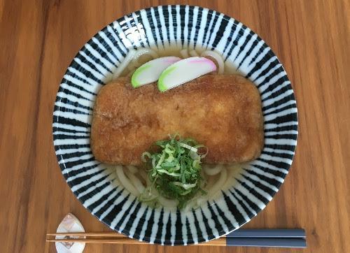 大きなお揚げで寒い日に食べたい！「きつねうどん」