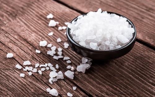 粗塩とは 食塩 岩塩との違いや粗塩の特徴などを詳しく解説 食 料理 オリーブオイルをひとまわし