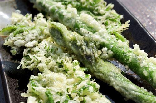 春の味覚 ウド は天ぷらが美味しい 作り方や下処理を解説 食 料理 オリーブオイルをひとまわし