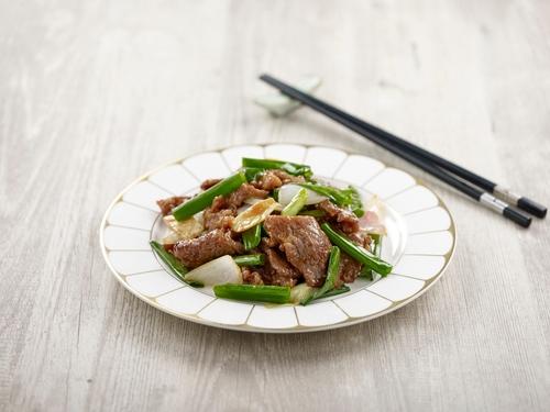 生姜と春玉ねぎと米霜降り牛肉の炒め物