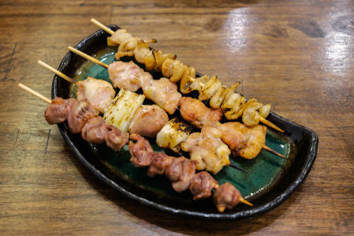 焼き鳥の保存方法と解凍方法は あまった焼き鳥を美味しく食べる方法 食 料理 オリーブオイルをひとまわし