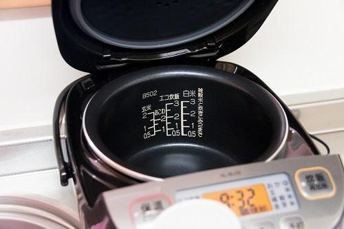 新品の3合炊きの炊飯器