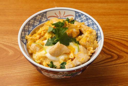 親子丼を白だしで作ろう 市販の白だしの使い方や白だしの作り方も 食 料理 オリーブオイルをひとまわし