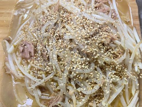 電子レンジで簡単ごま油香る！「やみつき無限もやし」