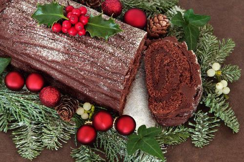 ブッシュドノエルの名前の意味は クリスマス定番ケーキの由来を解説 食 料理 オリーブオイルをひとまわし