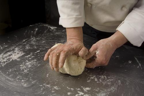 パン作りといえばなぜ強力粉？基本の作り方も