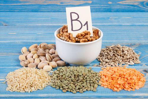 ビタミン B1、食物繊維、ミネラルを含む食物