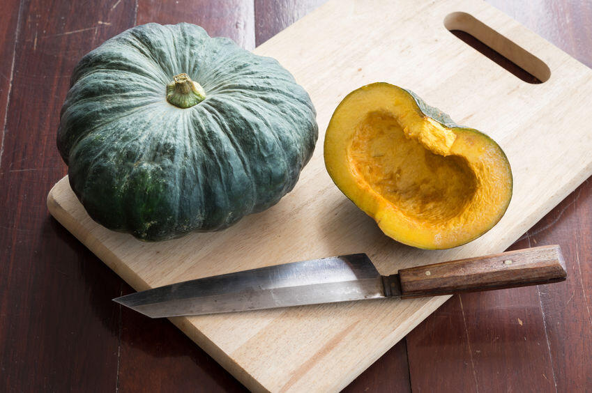 かぼちゃの切り方を調理法別に紹介 硬い丸ごとかぼちゃを切るコツも 食 料理 オリーブオイルをひとまわし
