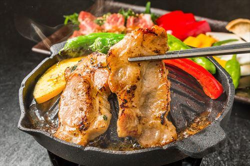 豚肉が赤いと危ない 安全に食べられる調理法と生焼けの危険性 食 料理 オリーブオイルをひとまわし