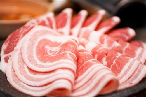 豚肉が赤いと危ない 安全に食べられる調理法と生焼けの危険性 食 料理 オリーブオイルをひとまわし