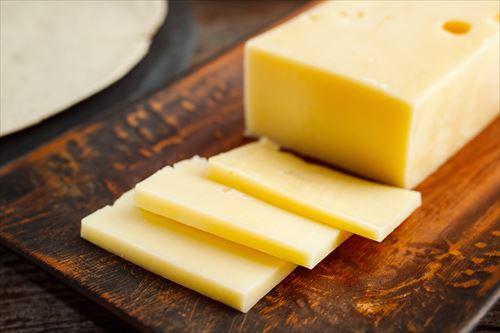スライスされた四角いチーズ