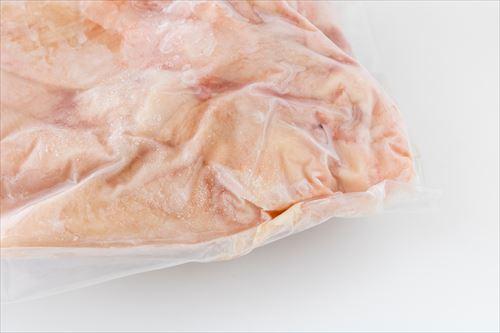 冷凍した鶏の胸肉