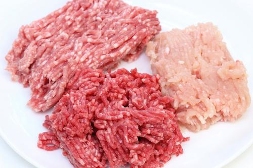 ひき肉をパラパラにする冷凍方法1：冷凍前にしっかりほぐす