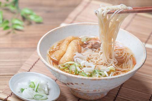 白だしで作るアレンジにゅうめんを紹介 身体の芯から温まる 食 料理 オリーブオイルをひとまわし