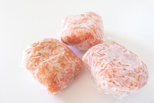 ひき肉をパラパラにする冷凍方法2：保存袋に余裕をもって入れる