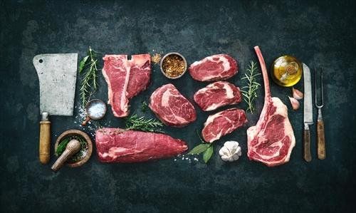 さまざまな生の牛肉ステーキ