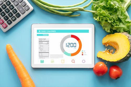 カロリー計算・ダイエット・食品管理・減量のコンセプト