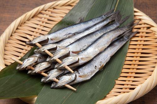 めざしの食べ方を解説 気になる調理方法やアレンジレシピも紹介 食 料理 オリーブオイルをひとまわし